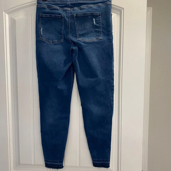 SPANX Distressed Crop Capri Skinny Denim Legging Med Dark Wash Raw Hem Size MP - Picture 7 of 7